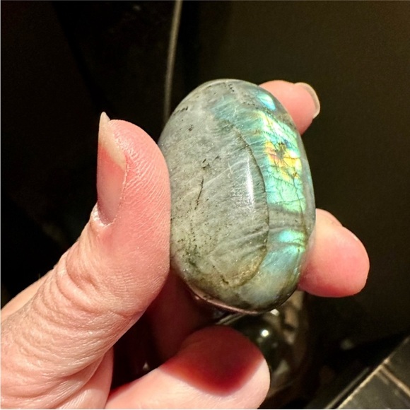 Large Natural Labradorite Worry Stone - Picture 4 of 13